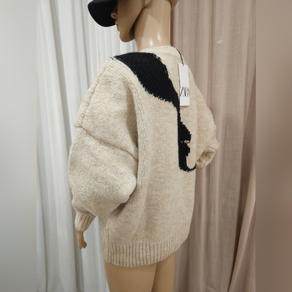 2024 New Year Asia Region Exclusive Limited Edition/BEADED DRAGON DESIGN SWEATER - Picture 9 of 16